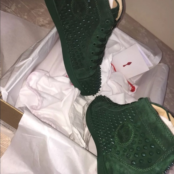 Comment below up to a size 15 - Picture 6 of 8